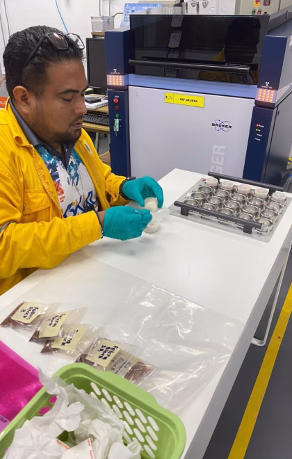 photo_6154637132887605622_y